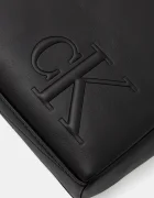 CALVIN KLEIN Чанта през рамо в черно LV04D3248G