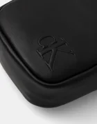 CALVIN KLEIN Чанта през рамо в черно LV04D3279G