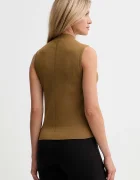 CALVIN KLEIN Елек в кафяво с ниско поло LV044D316G
