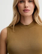 CALVIN KLEIN Елек в кафяво с ниско поло LV044D316G