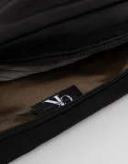 CALVIN KLEIN JEANS Чанта с колан в черно LV04G3090G