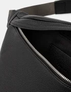 CALVIN KLEIN JEANS Чанта за кръст в черно LV04G3082G
