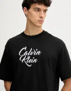 CALVIN KLEIN JEANS Памучна тениска в черно с апликация LV04RD801G