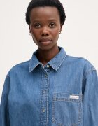 CALVIN KLEIN JEANS риза дамска от деним синя с изчистена шарка LV047F790G