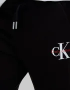 CALVIN KLEIN JEANS спортен панталон за деца от памук черен със стандартна талия LVCKTJC08U
