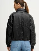 CALVIN KLEIN JEANS Яке в черно преходен модел с уголемена кройка LV047E507G