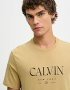 CALVIN KLEIN Памучна тениска в бежово с принт LV04RE807G