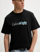 CALVIN KLEIN Памучна тениска в черно с принт LV04RD822G
