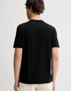 CALVIN KLEIN Памучна тениска в черно с принт LV04RE820G