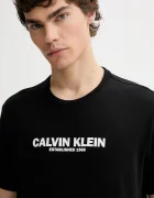 CALVIN KLEIN Памучна тениска в черно с принт LV04RE820G