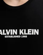 CALVIN KLEIN Памучна тениска в черно с принт LV04RE820G