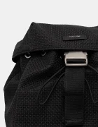 CALVIN KLEIN Раница в черно голям размер с изчистен дизайн LV04D3276G