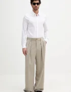 CALVIN KLEIN Риза в бяло с кройка по тялото с класическа яка LV019EU030