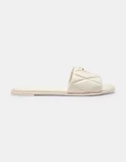 Coach чехли с равна подметка дамски от кожа Holly Quilted Leather Sandal бели CEF42