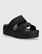 Crocs Чехли Brooklyn Low Wedge Sandal в черно с платформа 207431 208728