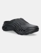 Crocs Чехли Echo Wave Clog в черно 210521