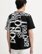 DESIGUAL Памучна тениска MAN MILAN в черно с десен 25SMTK20