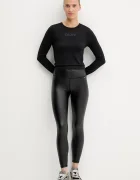 DKNY Клин в черно с изчистен дизайн DP5P2096