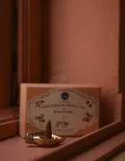 Doing Goods Комплект държачи за тамянни пръчици с конусовидни тамянни пръчици Incense Cones Giftset в жълто