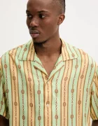 Drôle de Monsieur Риза La Chemise Bijoux мъжка в зелено със свободна кройка G-SH204-VI016-LGN