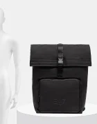 EA7 Emporio Armani Раница в черно голям размер с изчистен дизайн AF13811.7X000287
