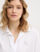 GUESS Боди с коприна CARMELA в бяло със свободна кройка с класическа яка W6RH61 WJ782
