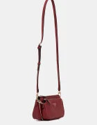 GUESS Чанта NOELLE в червено HWZG96 72710