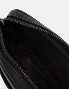 GUESS Чанта през рамо MILANO в черно HMMILO P6150
