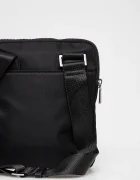 GUESS Чанта през рамо MILANO в черно HMMINY P5223