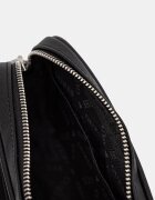 GUESS Чанта през рамо MILANO в черно HMMINY P6150