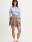 GUESS JEANS Памучна риза дамска в синьо с кройка по тялото с класическа яка W6RH66 WH7P1