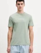 GUESS JEANS Памучна тениска в синьо с апликация M4YI52 K8HM0