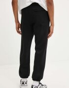 GUESS JEANS Спортен панталон в черно с изчистен дизайн M4YB18 K9V31