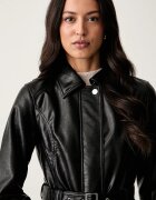 GUESS преходно яке дамско от имитация на кожа JEANNE черно W6YL17 W2907