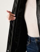 GUESS преходно яке дамско от имитация на кожа JEANNE черно W6YL17 W2907