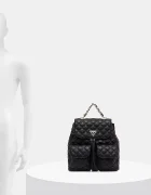 GUESS Раница GIULLY дамска в черно малък размер с изчистен дизайн HWQG96 73330