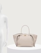GUESS шопинг чанта дамска от имитация на кожа ALLEGRA бежова HWBG22 37230