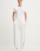GUESS Спортен панталон BERTHE в бежово с апликация V6RB01 KCAY2