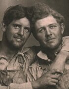 Inne Книга Loving : A Photographic History of Men in Love by Hugh Nini in English
