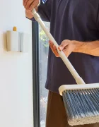 Joseph Joseph Стенна регулируема метла Cleantech 94 x 26 cm в бежово