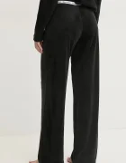 Juicy Couture Долнище на пижама VICKY RIB FLARE PANT дамско в черно JCLAS125504