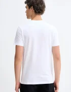 KARL LAGERFELD JEANS Памучна тениска в бяло с принт B1M17063