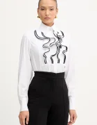 Karl Lagerfeld Памучна риза дамска в бяло със свободна кройка с класическа яка A4W11015