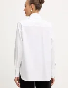Karl Lagerfeld Памучна риза дамска в бяло със свободна кройка с класическа яка A4W11015