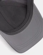 Karl Lagerfeld Шапка с козирка в сиво 561124.805611