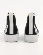 Karl Lagerfeld Високи кецове KAMPUS MAX III в черно KL60654T