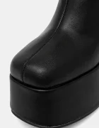 Koi Footwear Боти Natron в черно с дебел ток