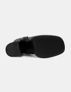 Koi Footwear Боти Natron в черно с дебел ток