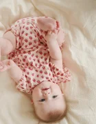 Konges Sløjd Бебешки къс гащеризон CHLEO FRILL ROMPER OCS