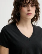 Levi's Тениска BOXY VNECK TEE в черно A8774